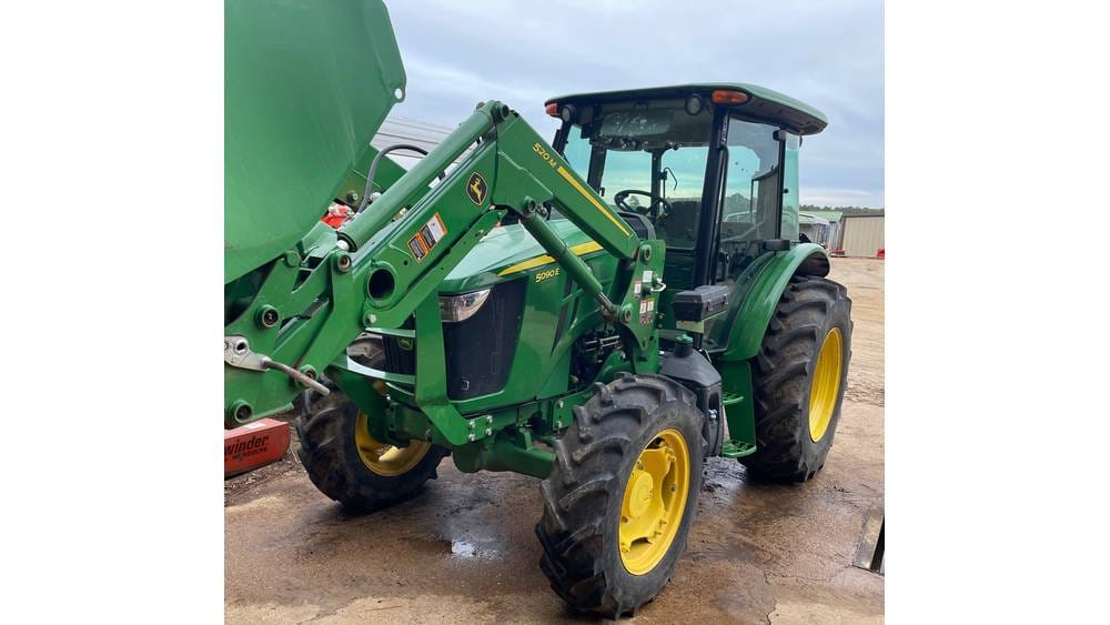 2017 John Deere 5090E