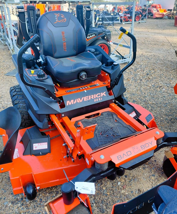2026 Bad Boy Maverick HD 60″ Vanguard 810CC EFI28